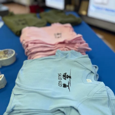 https://cdn.gorilladash.com/images/media/22439323/fully-promoted-usa-custom-kids-apparel-hmla-775-coyotes-oceanside-cajpg-square-6adf97c9893b5.png?auto=webp&crop=1%3A1%2Csmart&width=400