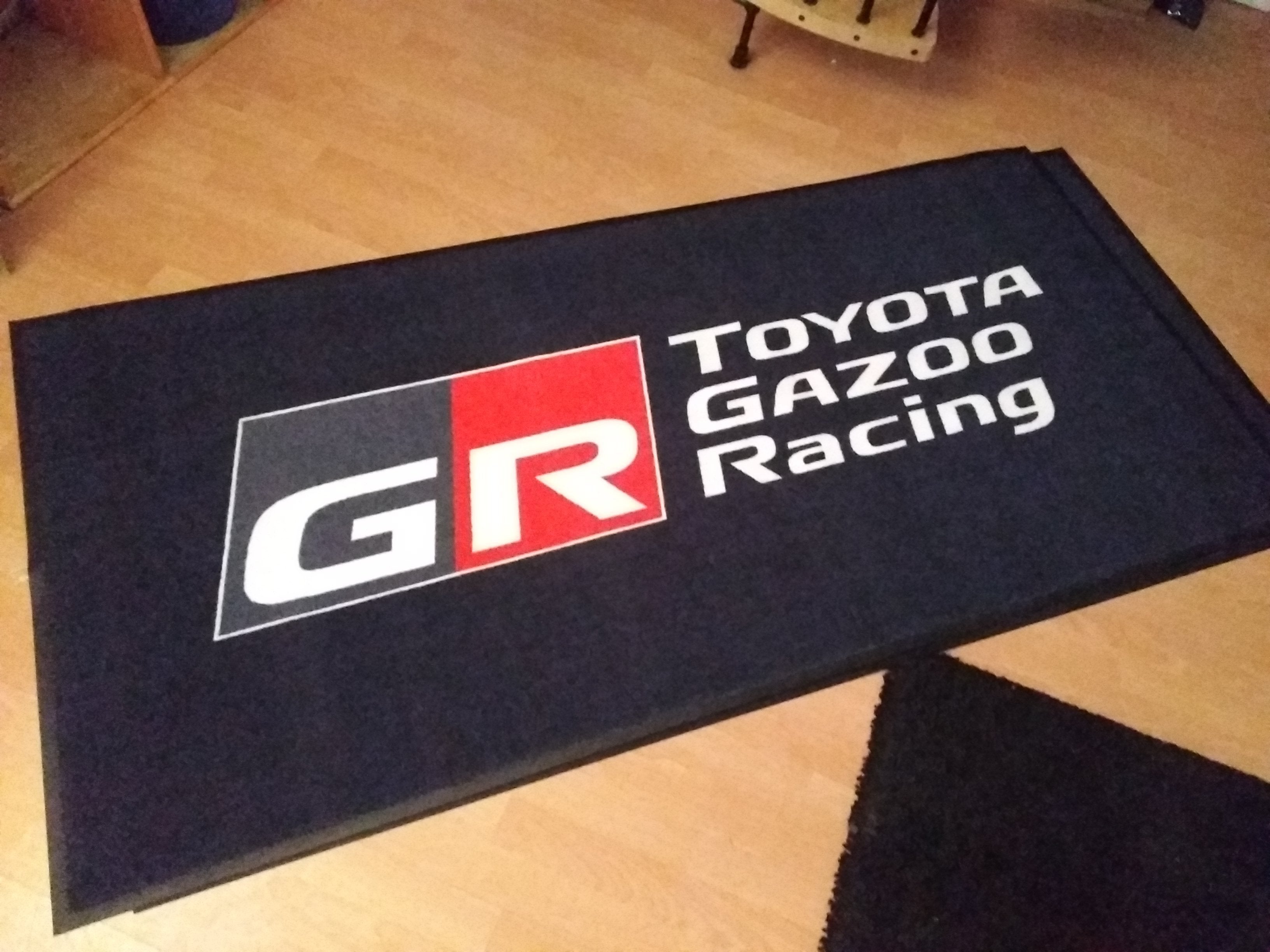 tapis-sol-personnalises-toyota-signaletique-interieure-signarama-issy-les-moulineaux