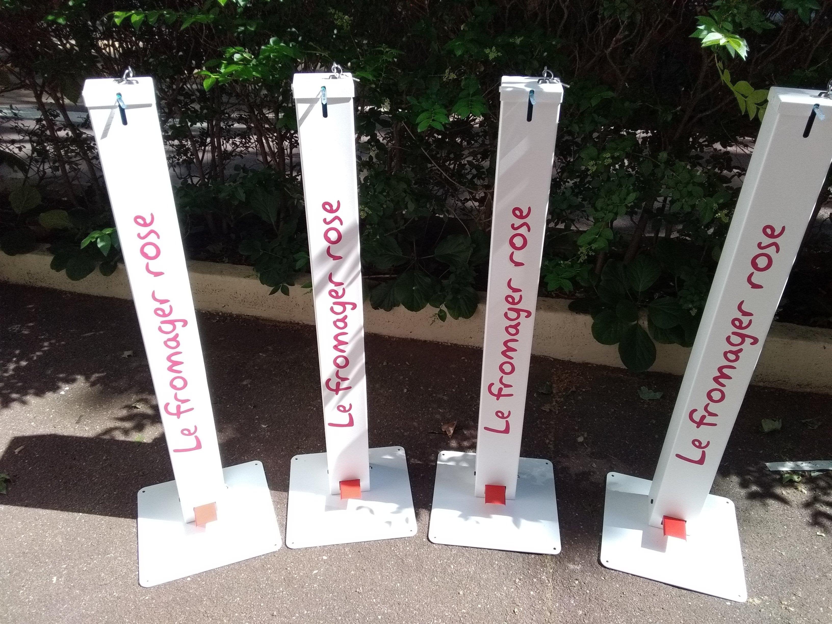 Totem-distributeur-de-gel-signarama- issy-les moulineaux