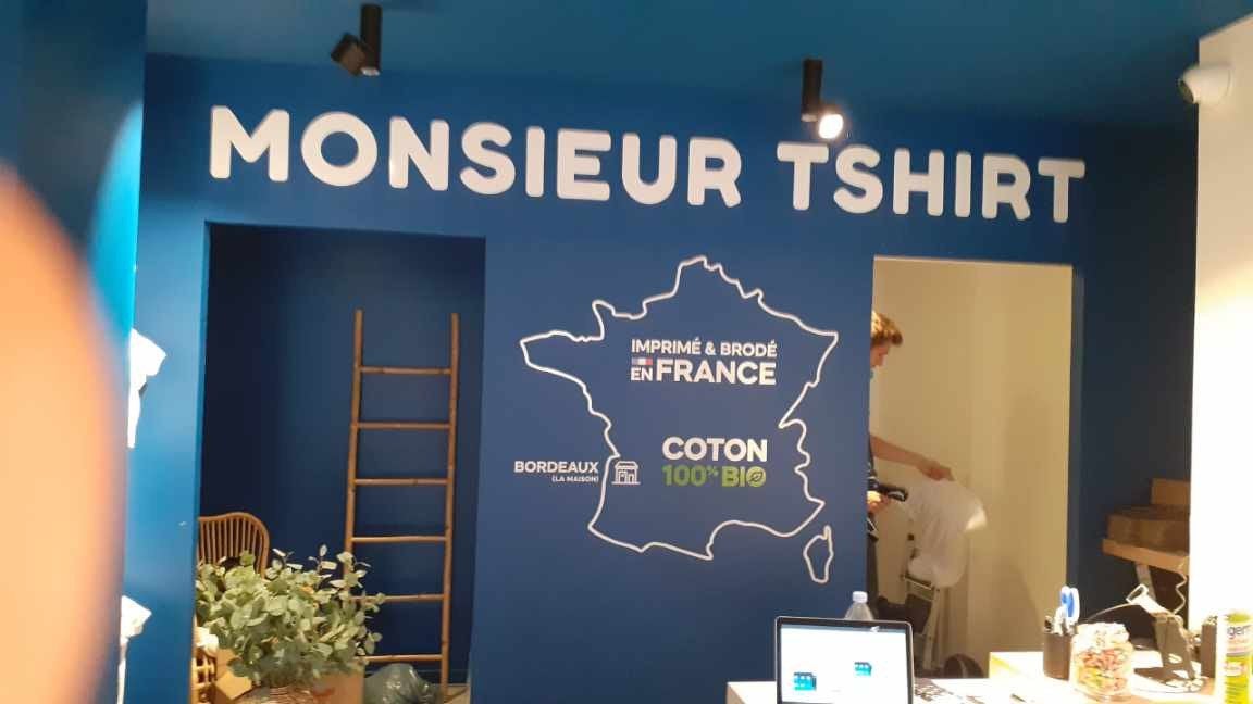 DECORATION ADHESIVE
