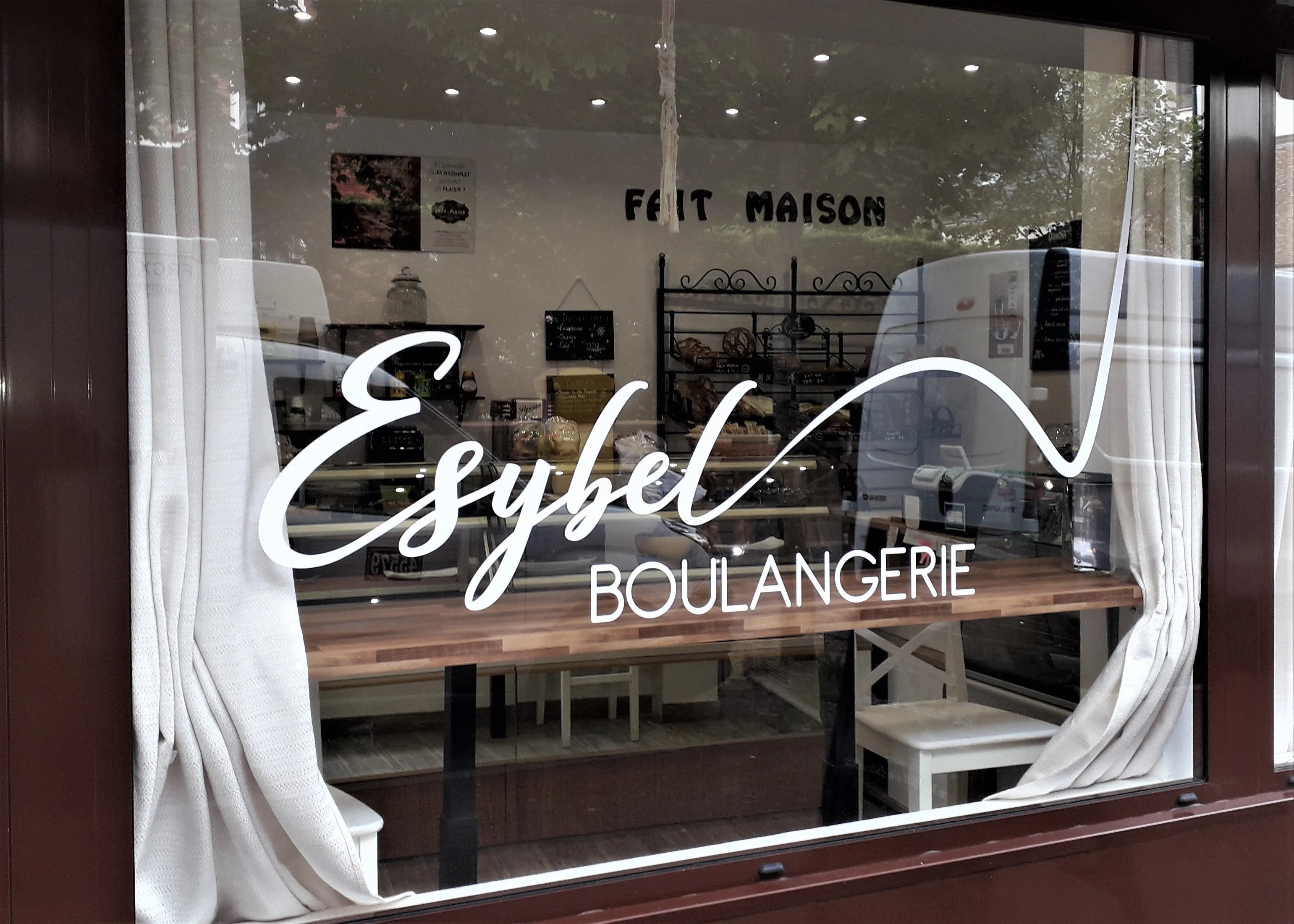 Vitrophanie & films adhésifs sur mesure pour vitrines