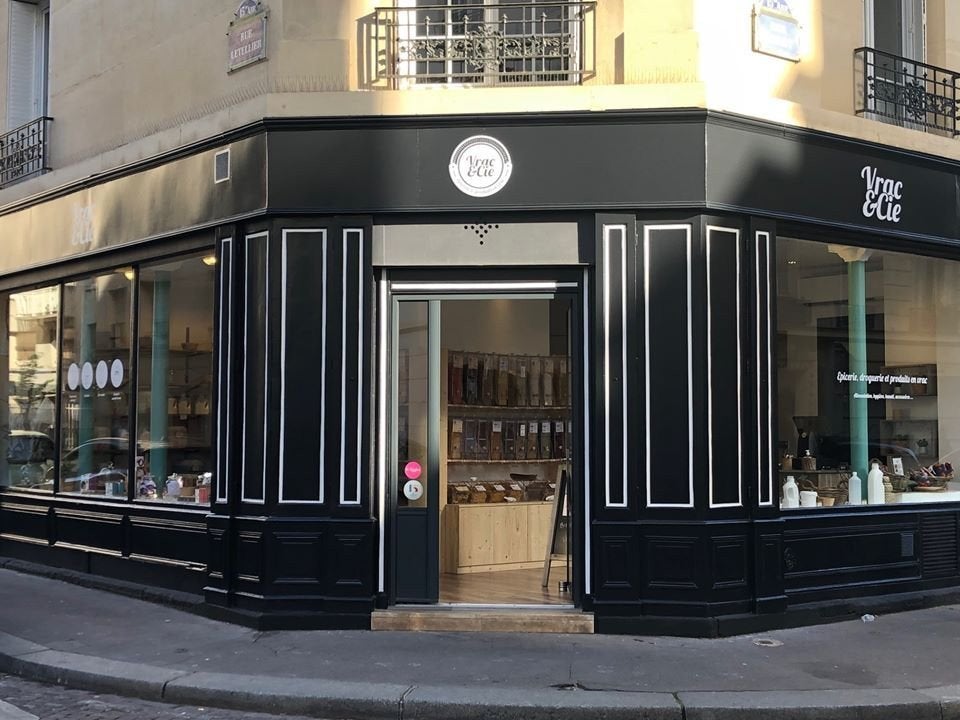 Marquage sur vitrine et enseigne - lettrage de découpe (vinyl) pour magasin alimentaire