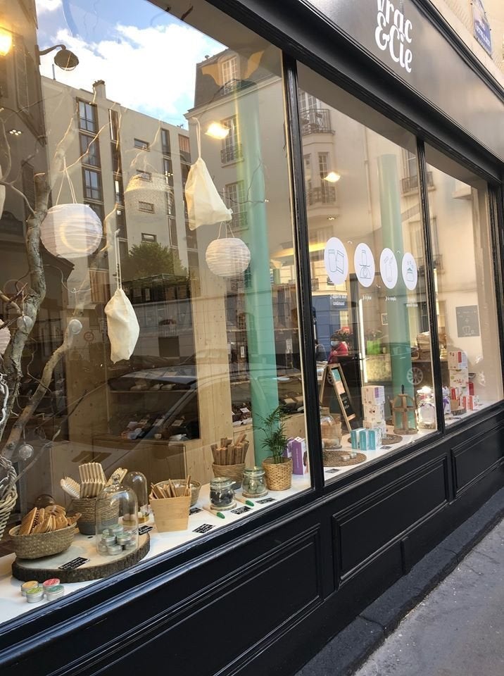 Marquage sur vitrine et enseigne - lettrage de découpe (vinyl) pour magasin alimentaire