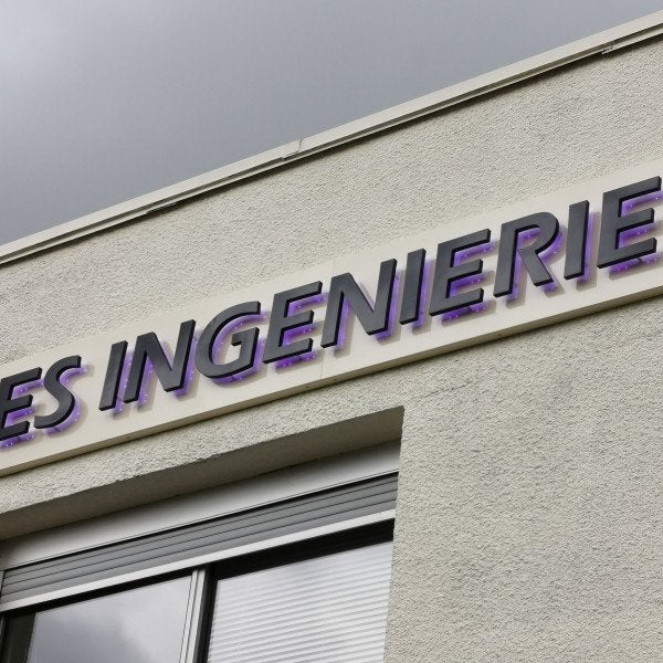 Enseigne lettres découpées lumineuses - ES ingénierie
