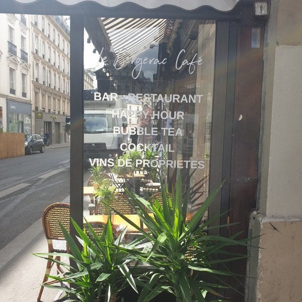 Habillage vitrine en lettres découpés adhésives
