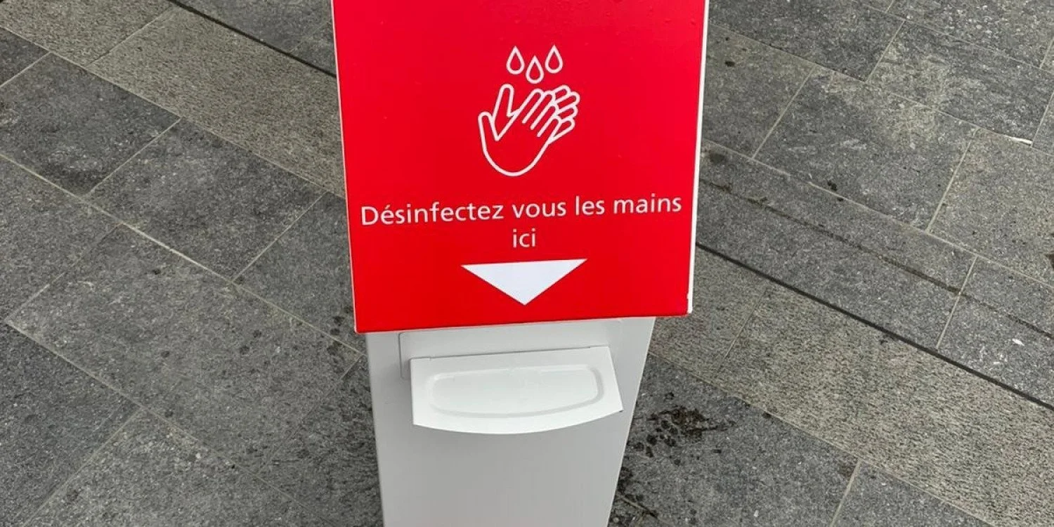 Colonne distributrice de gel hydroalcoolique