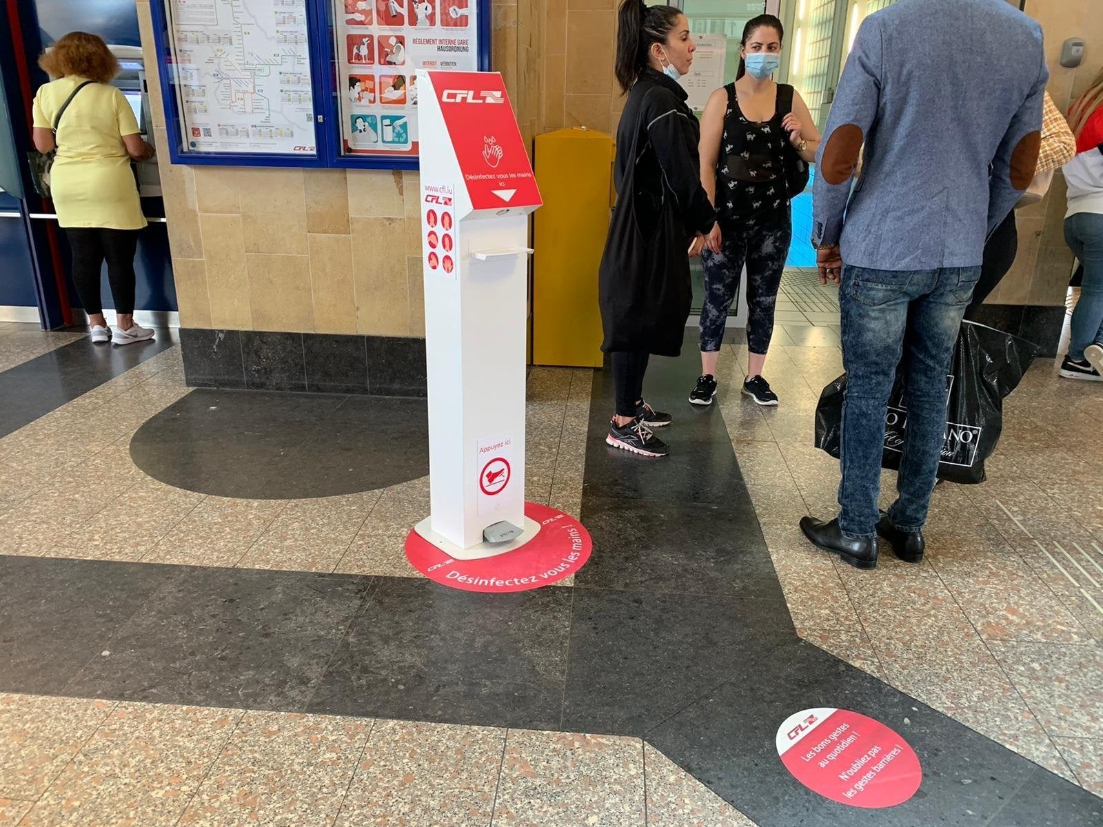 Colonne de distribution de gel personnalisée transport Ferroviaire luxembourgeois. Signarama Issy les Moulineaux