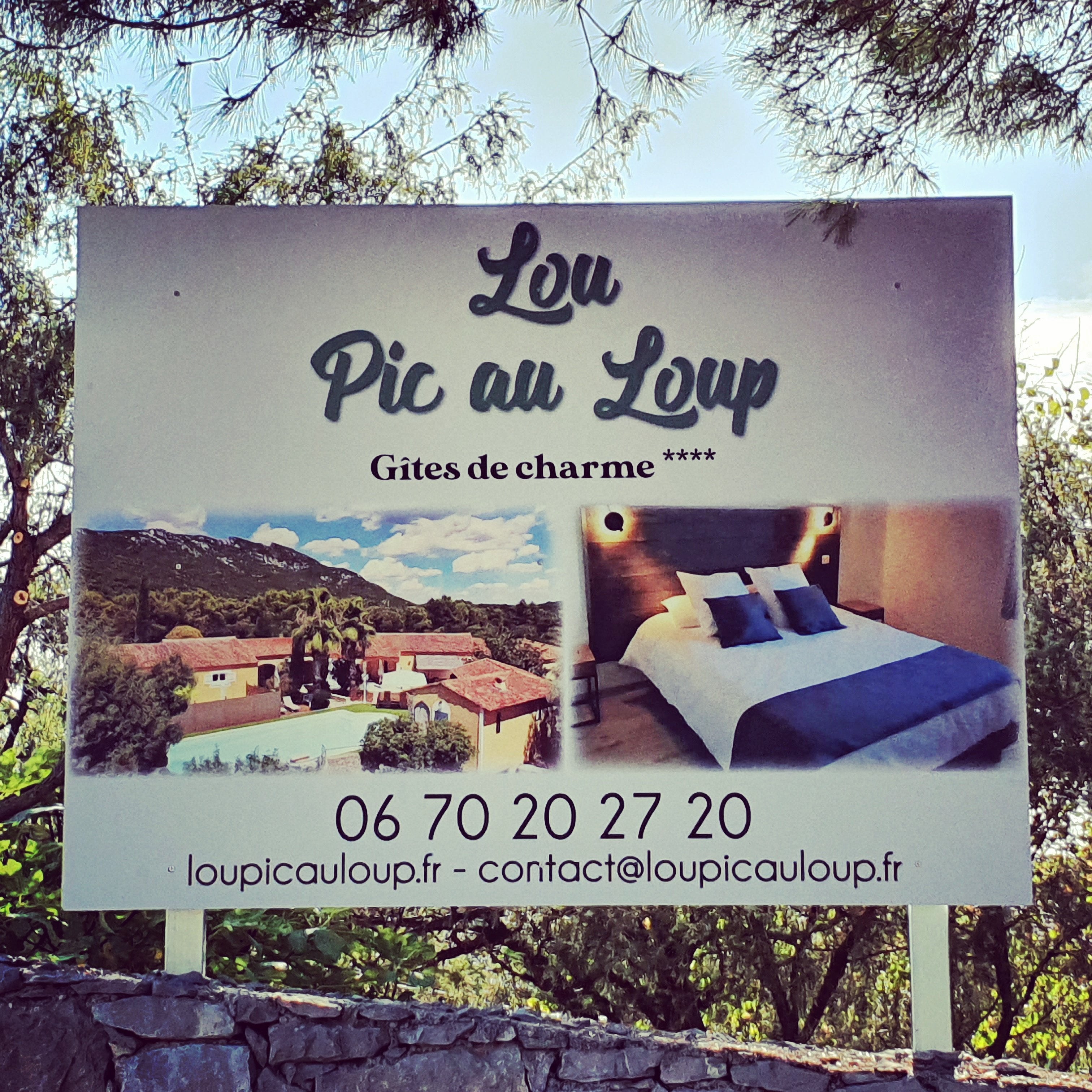 PANNEAUX PUBLICITAIRES LOU PIC AU LOUP