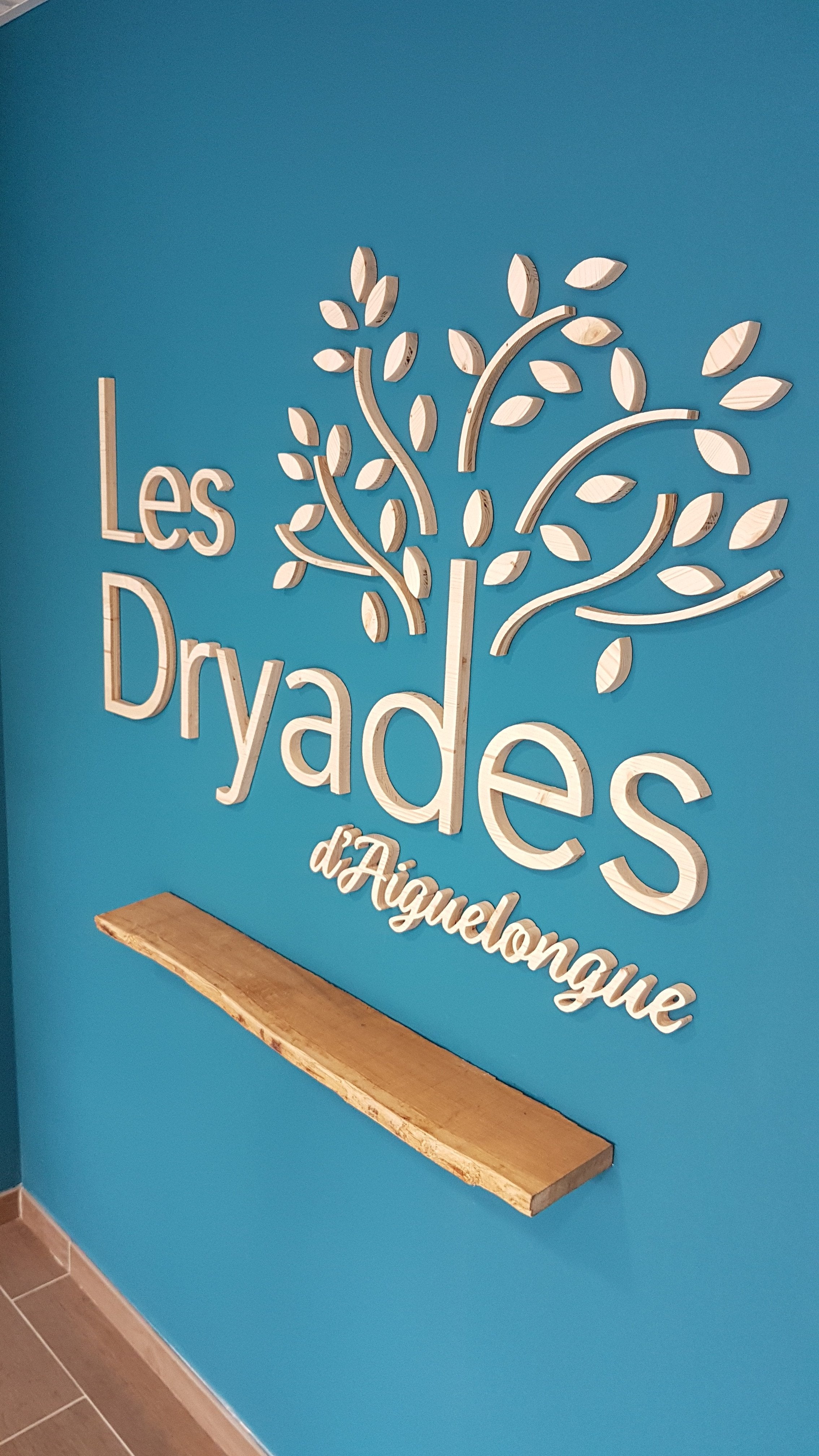 enseigne en bois les dryades signarama montpellier