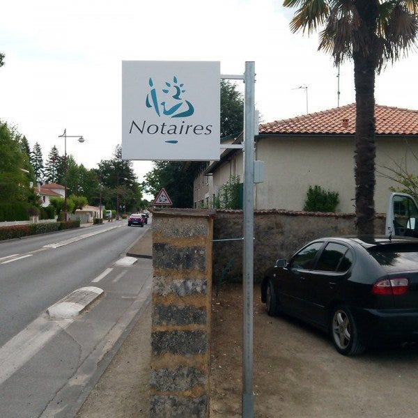 Enseigne drapeaux double face éclairé pour un notaire