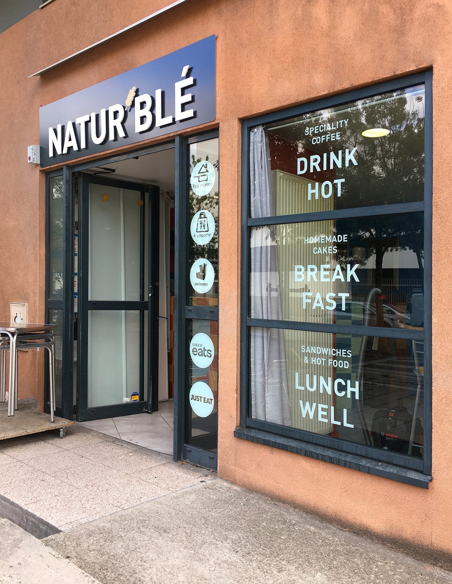 Nouvelle vitrine de NATUR'BLE, lettres Découpées, Adhésifs blanc, panneau Alu