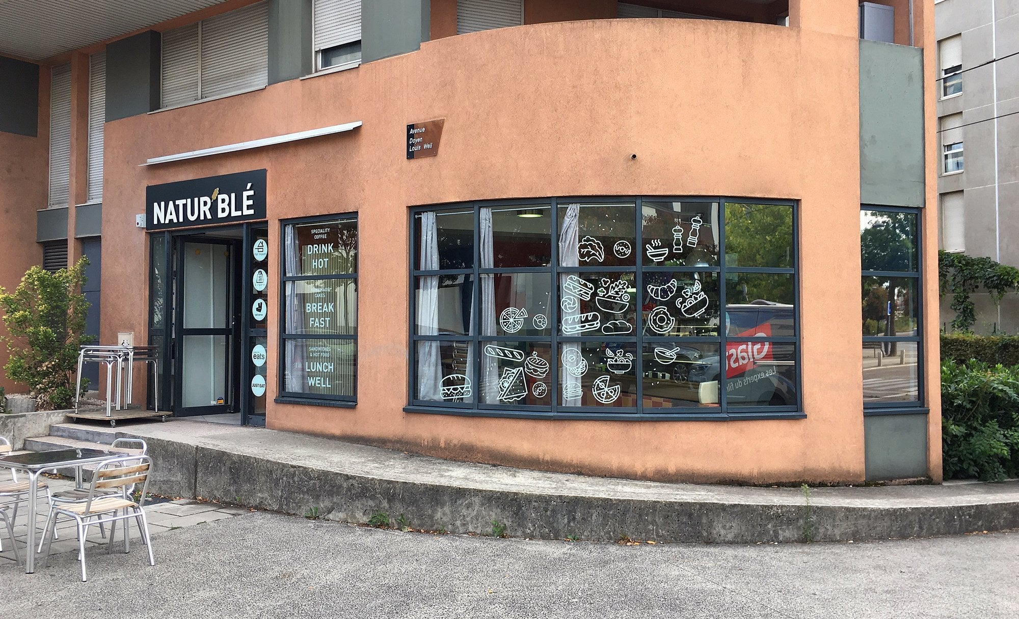 Nouvelle vitrine de NATUR'BLE, lettres Découpées, Adhésifs blanc, panneau Alu