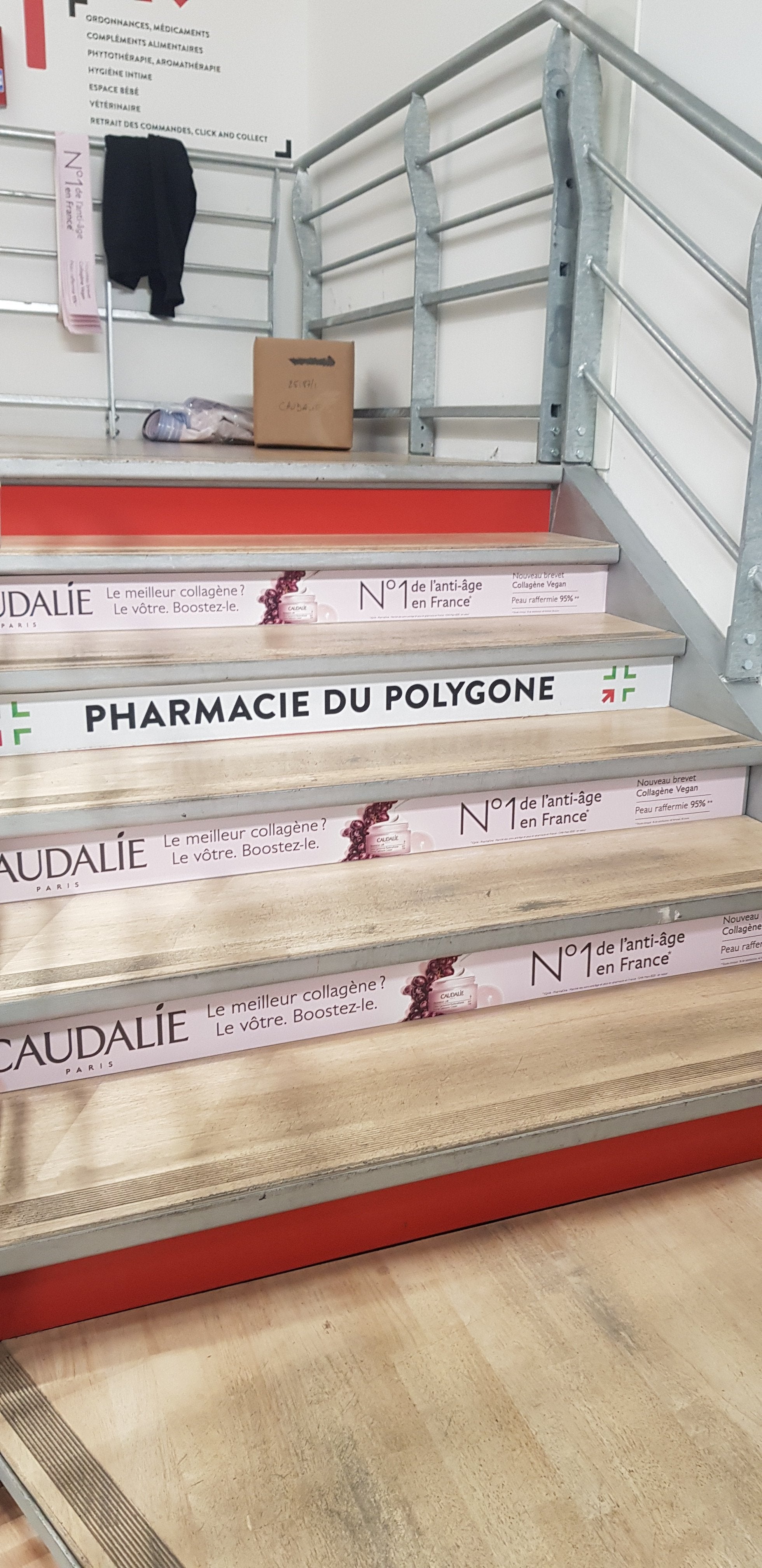 CAMPAGNE CAUDALIE - SIGNALETIQUE PHARMACIE DU POLYGONE