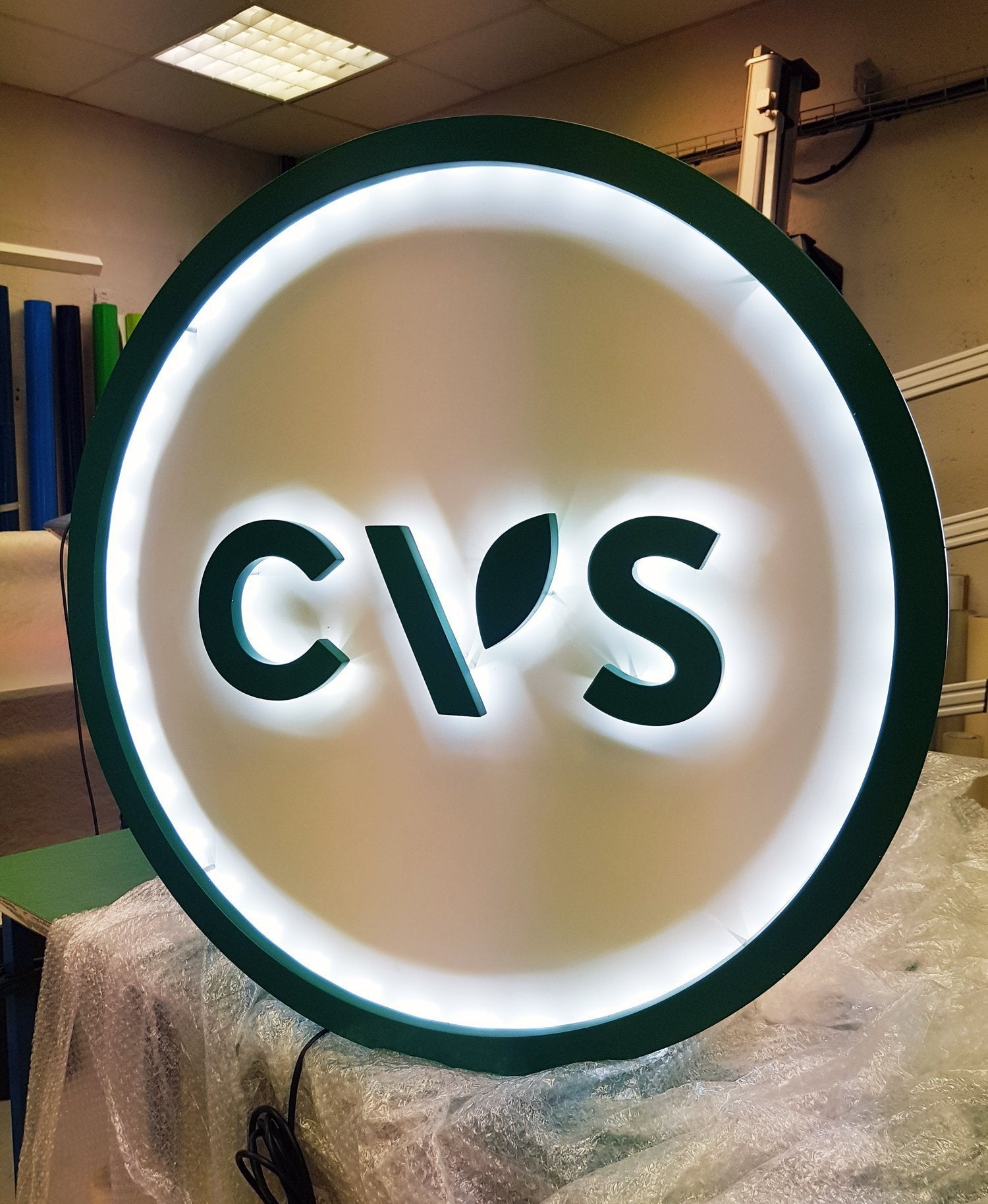 Enseigne lumineuse -  retroéclairée - lettres decoupées