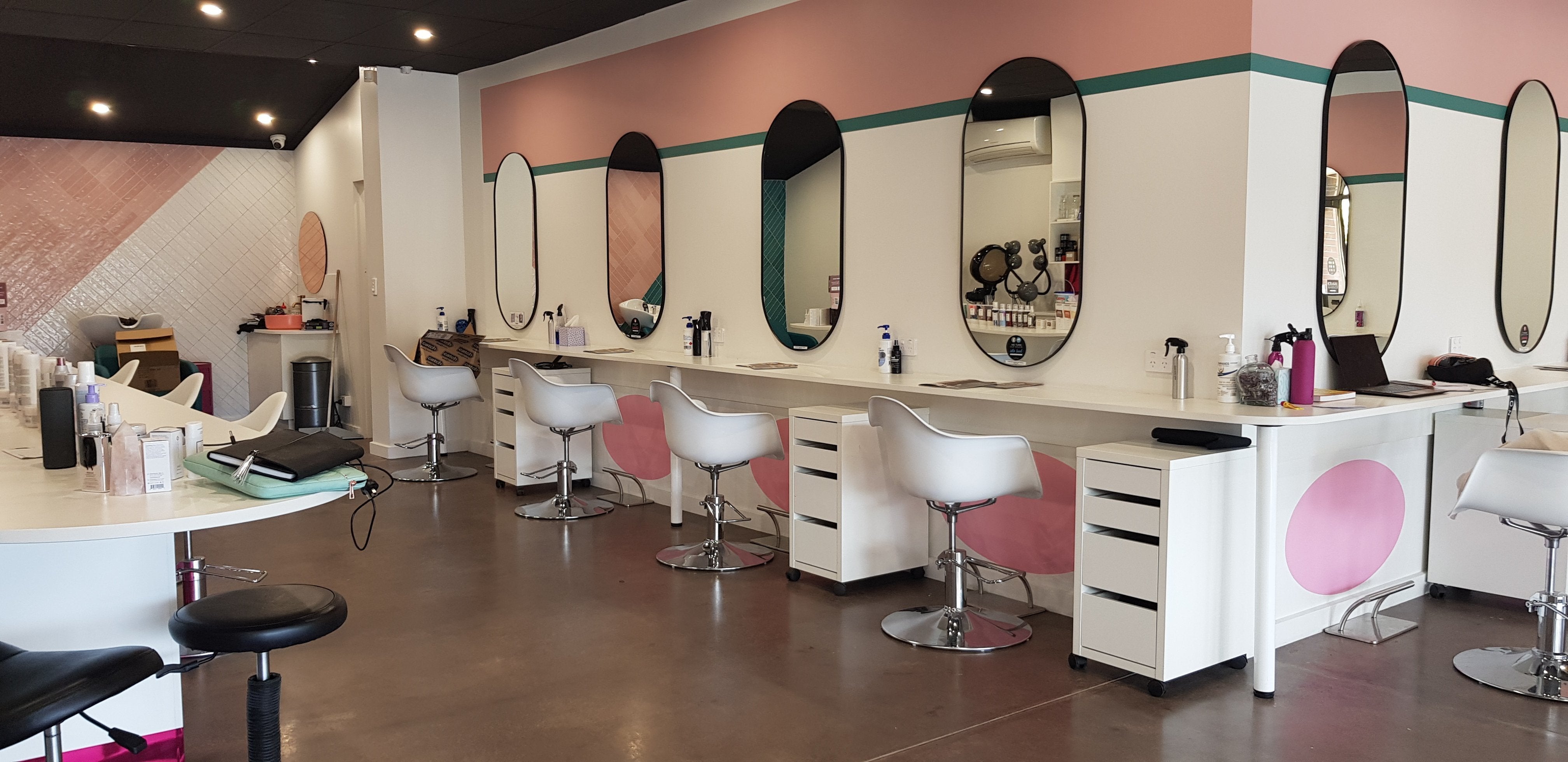 In Awe Salon