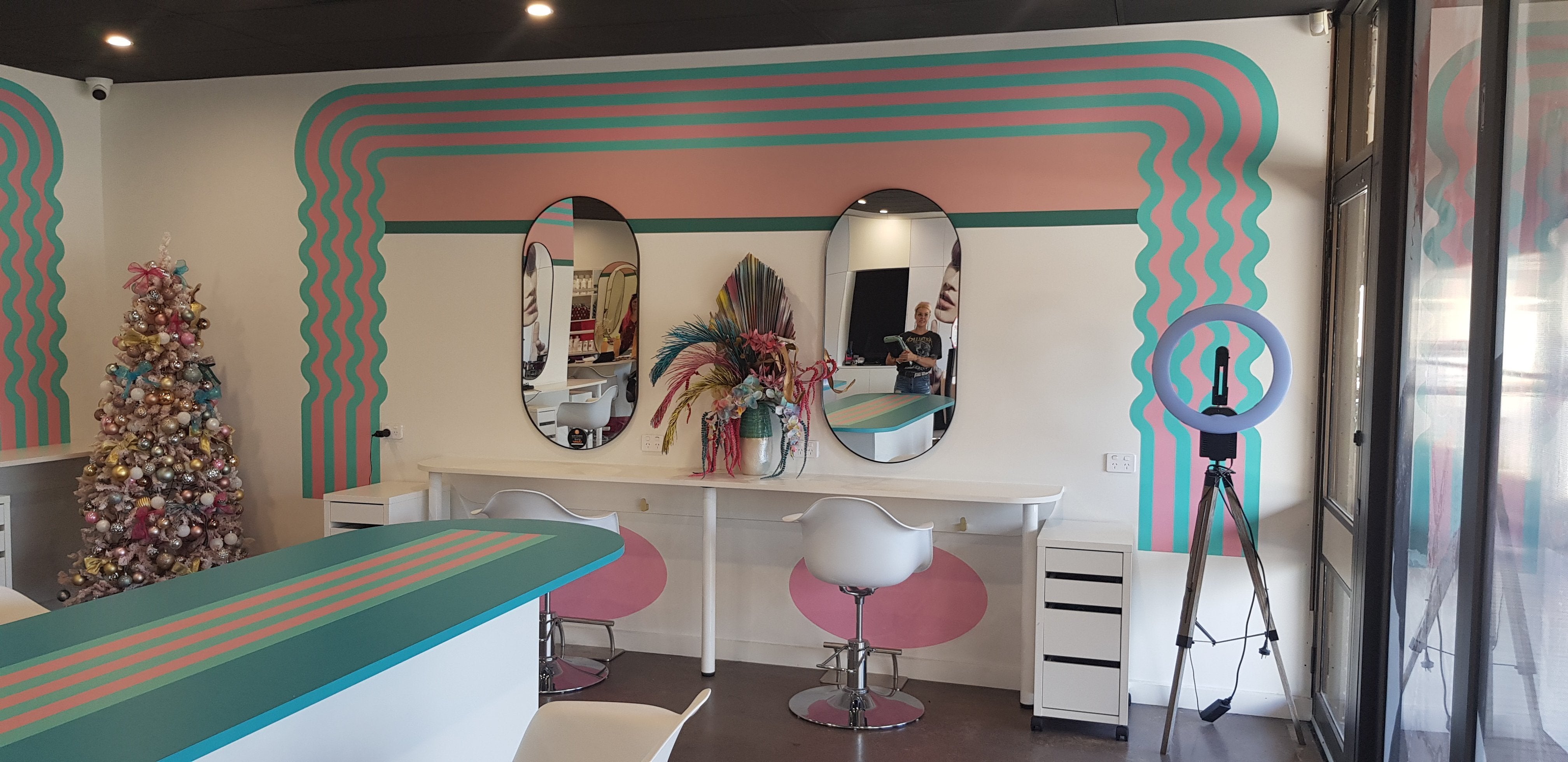 In Awe Salon