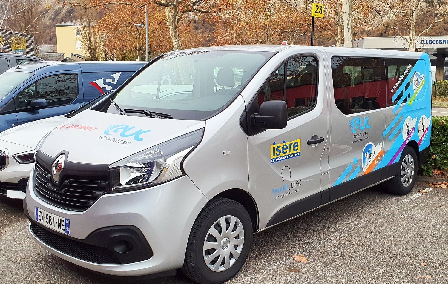 Marquage RENAULT TRAFIC semi-covering - Adhésif Coulé