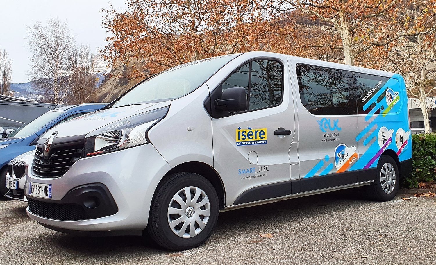 Marquage RENAULT TRAFIC semi-covering - Adhésif Coulé