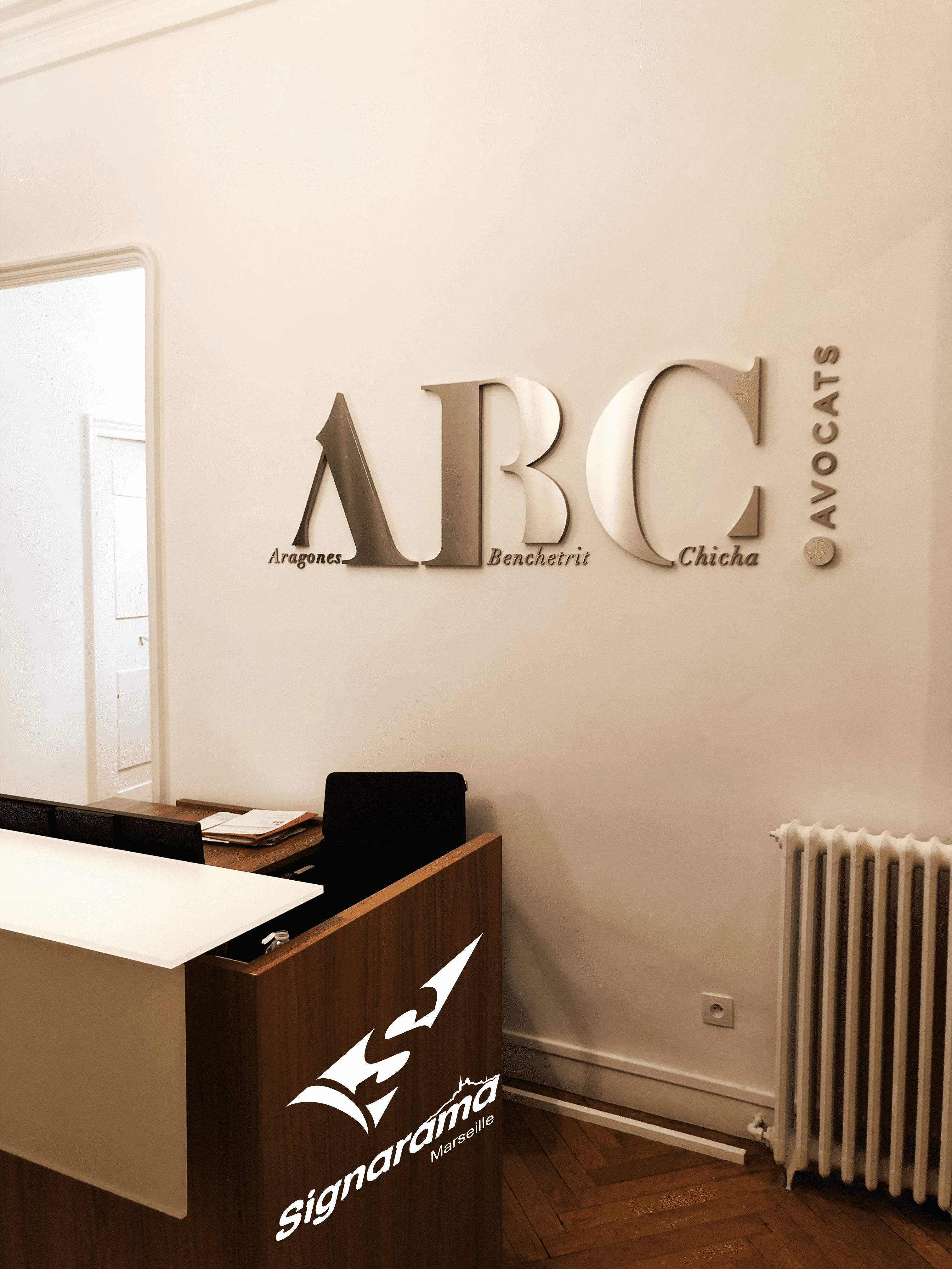 ABC AVOCATS_MARSEILLE_LETTRAGE INOX_PLAQUE LAITON