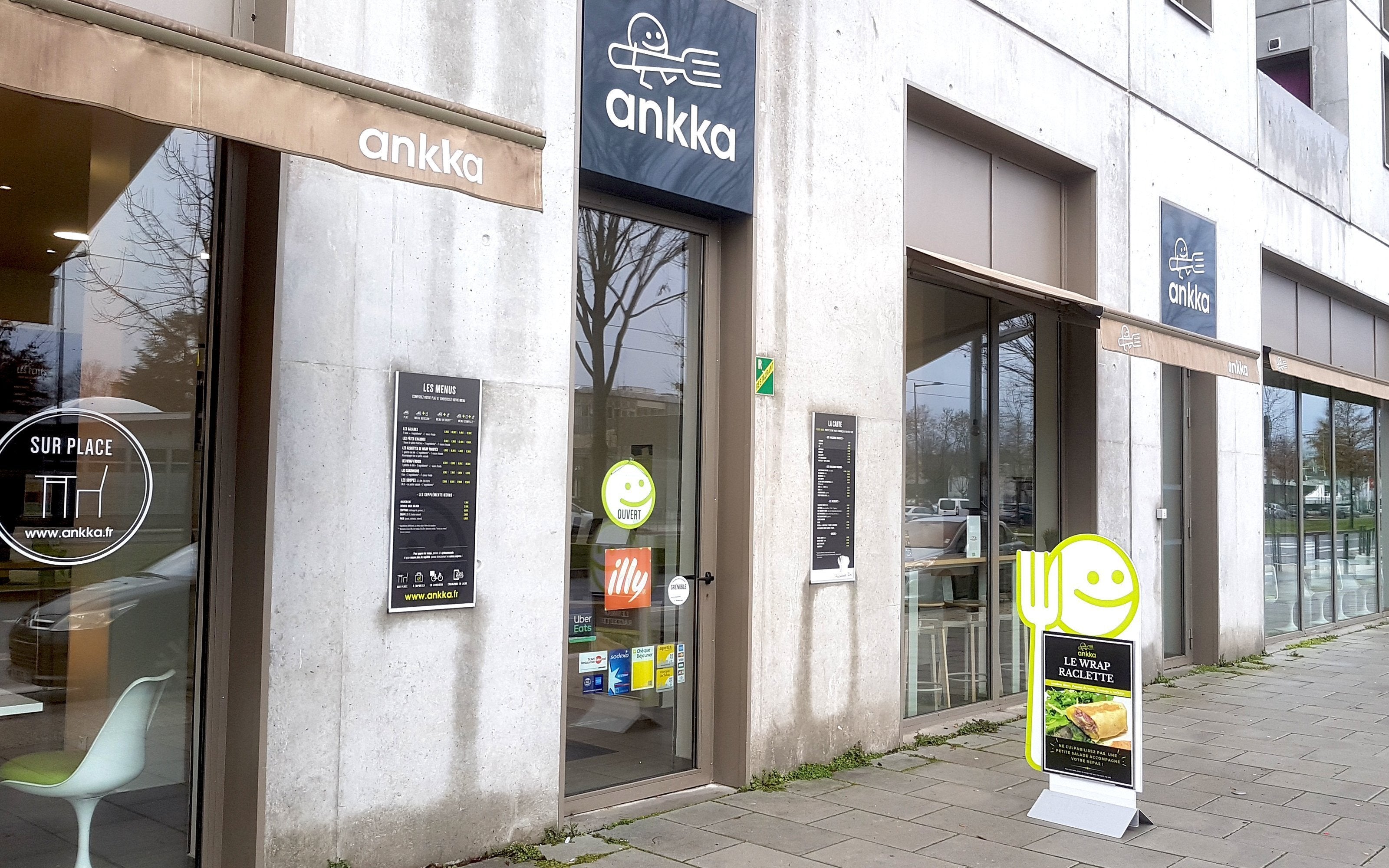 Enseigne, Vitrophanie et Stop Trottoir pour Restauration Rapide