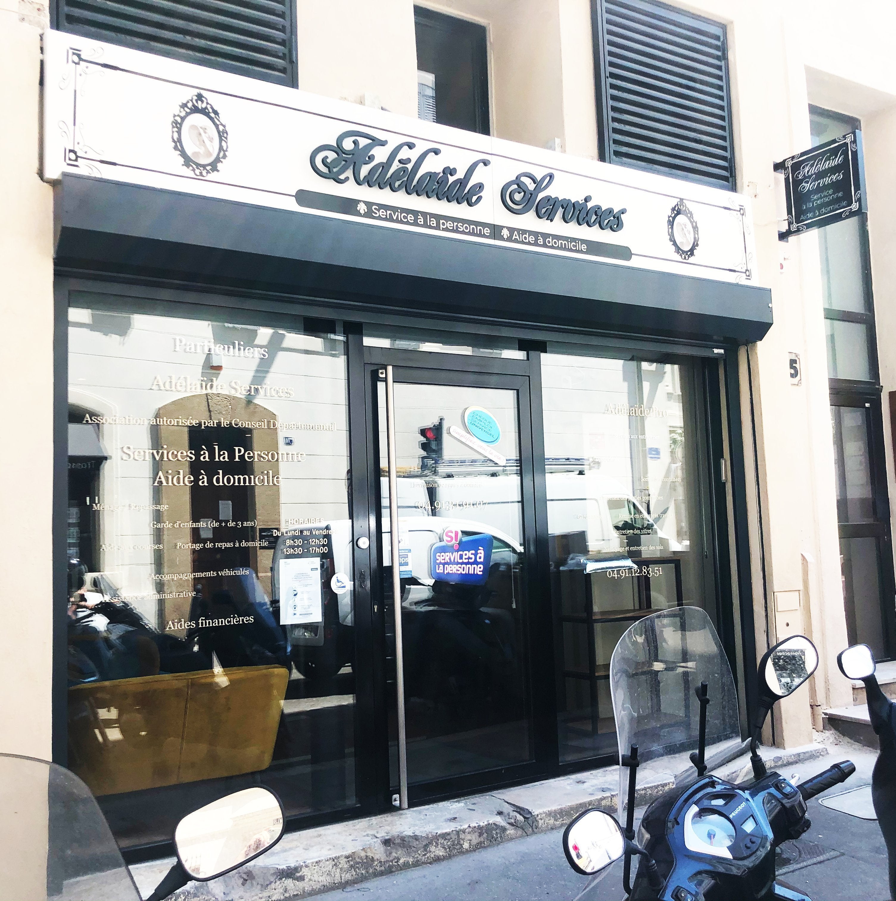 ADELAIDE SERVICES_MARSEILLE_ENSEIGNE_LETTRE DECOUPEES ECLAIREES_ENSEIGNE DRAPEAU LUMINEUSE