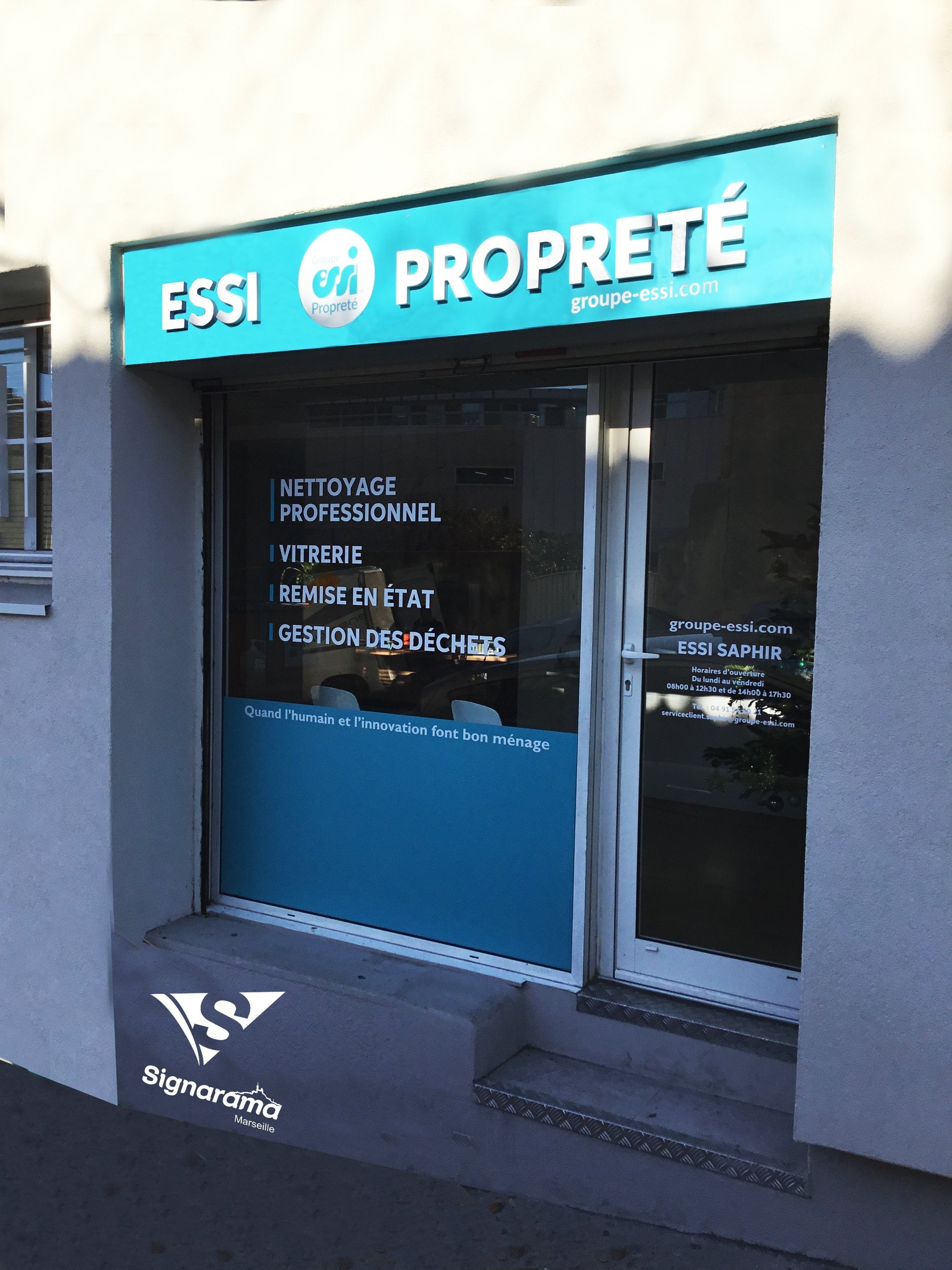 ESSI SAPHIR_MARSEILLE_PANNEAU ALUMINIUM LETTRES DECOUPEES ADHESIFS VITRINE