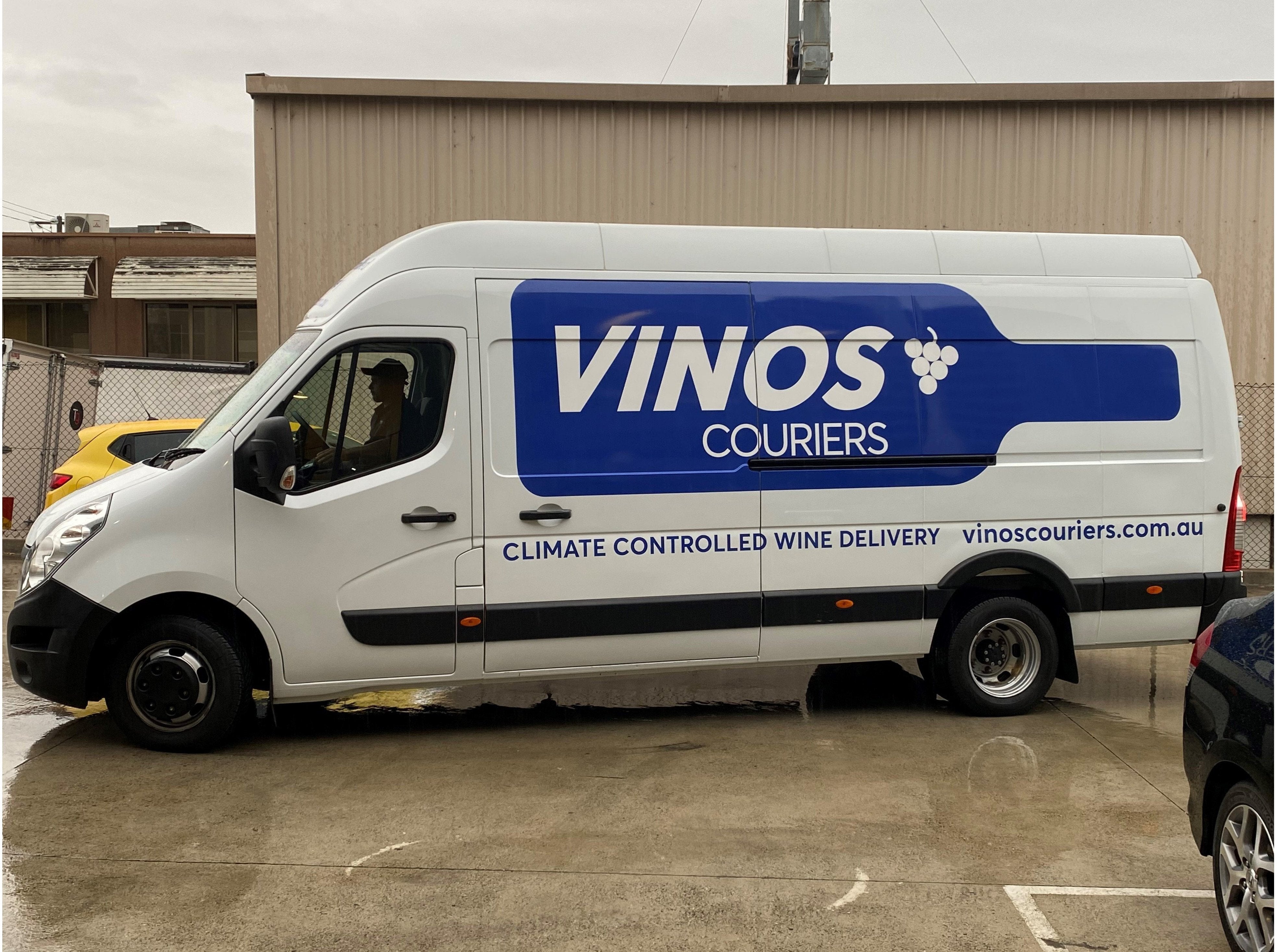 Van Signage - Vinos Couriers