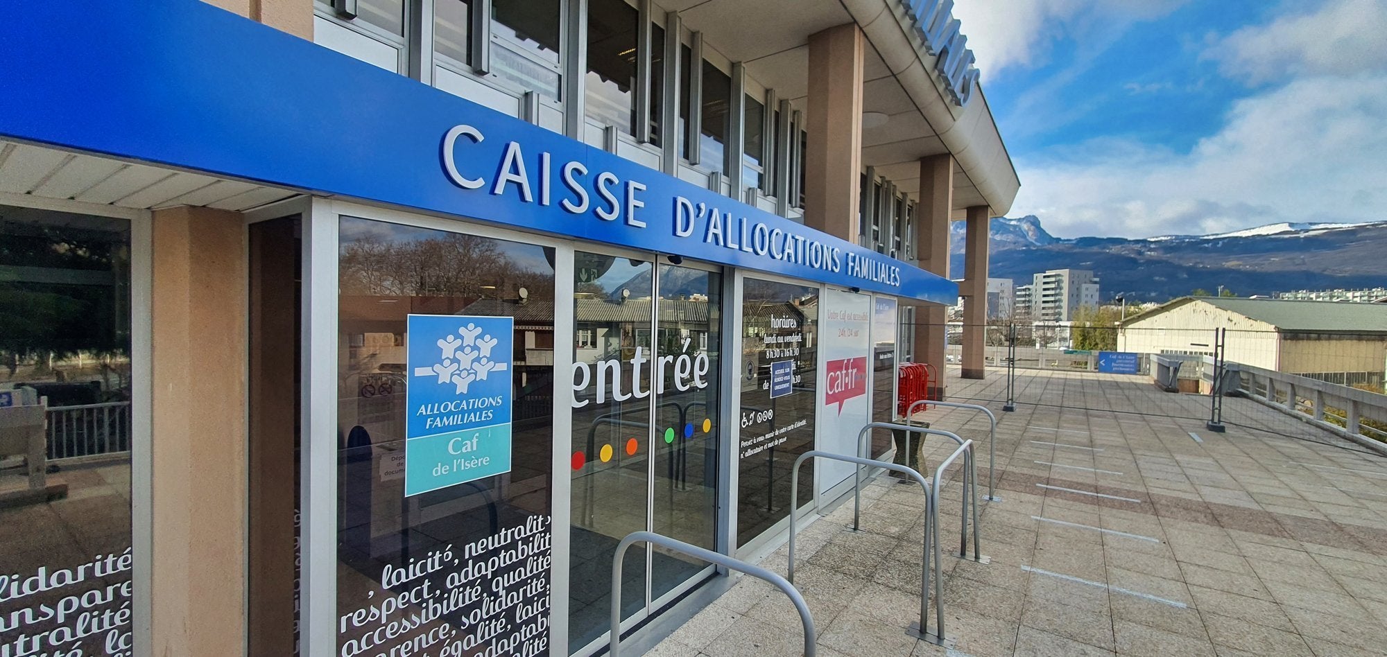 ENSEIGNE EN LETTRES DECOUPEES CAF DE GRENOBLE