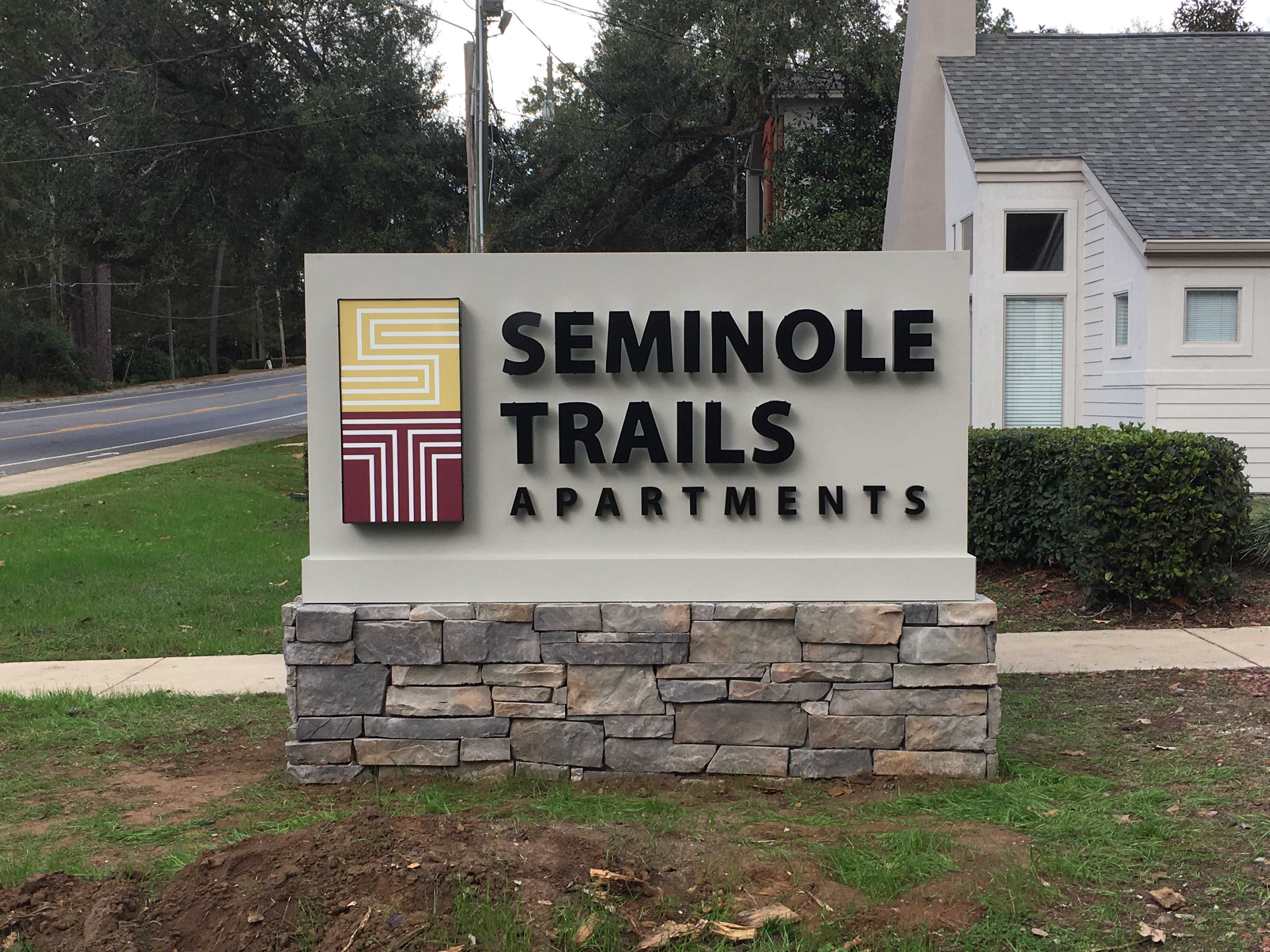 Custom Outdoor Signs for Business