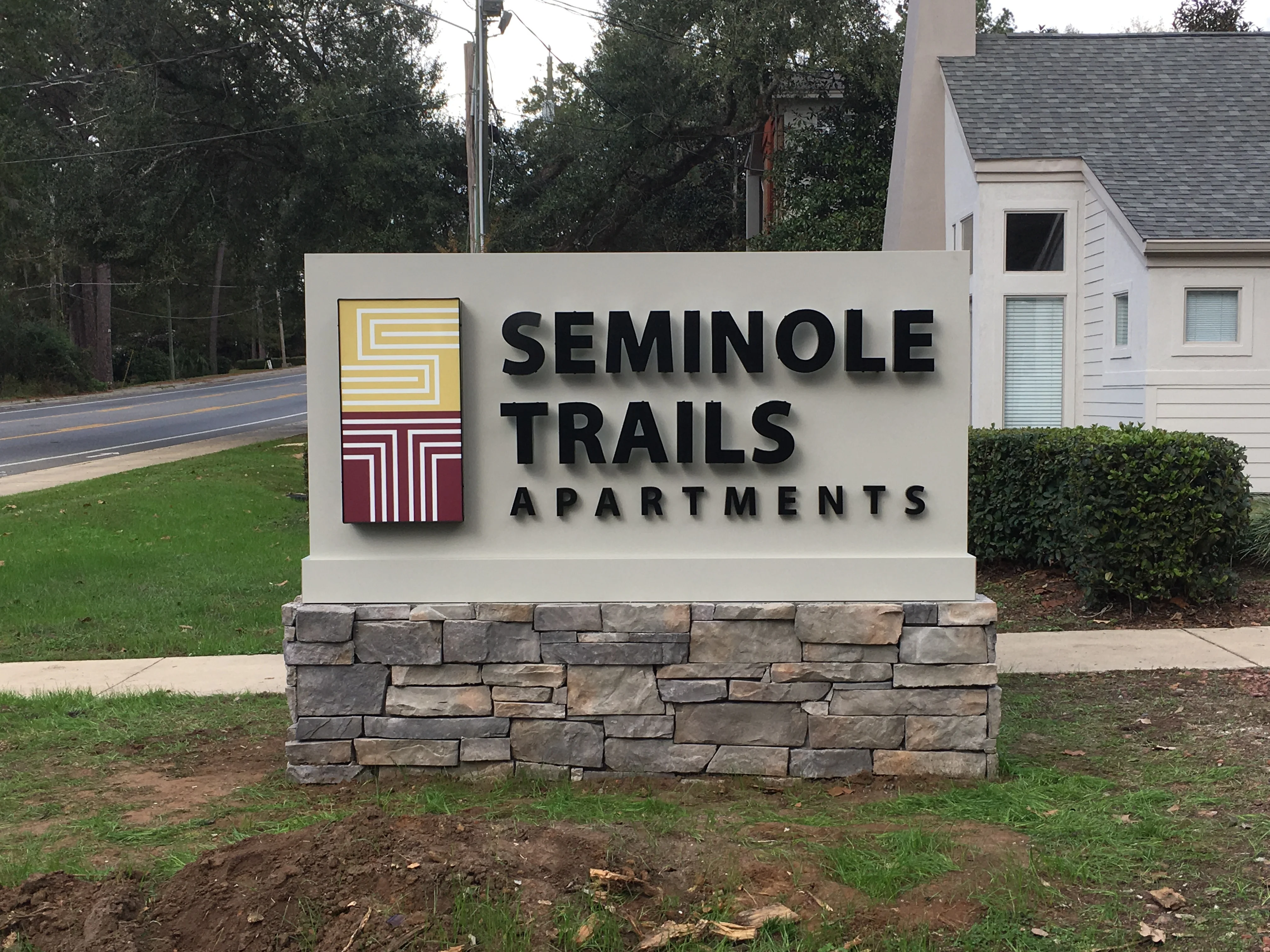 Custom Outdoor Signs for Business