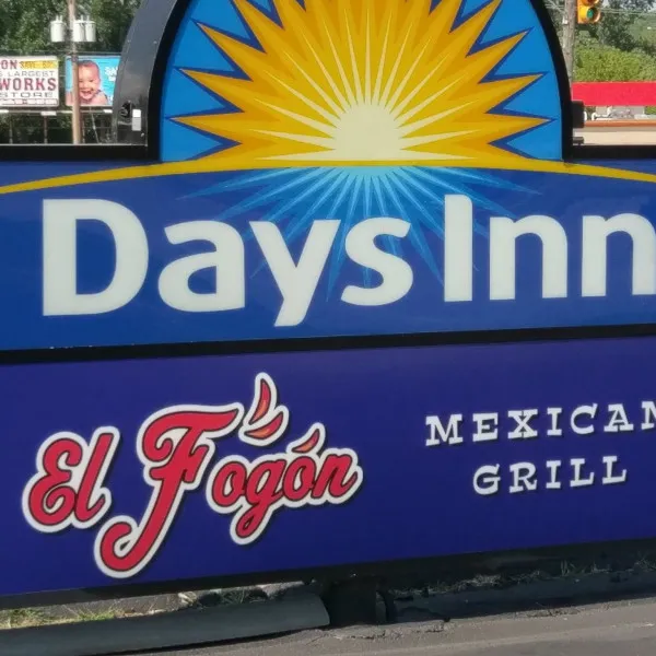 El Fogon monument sign
