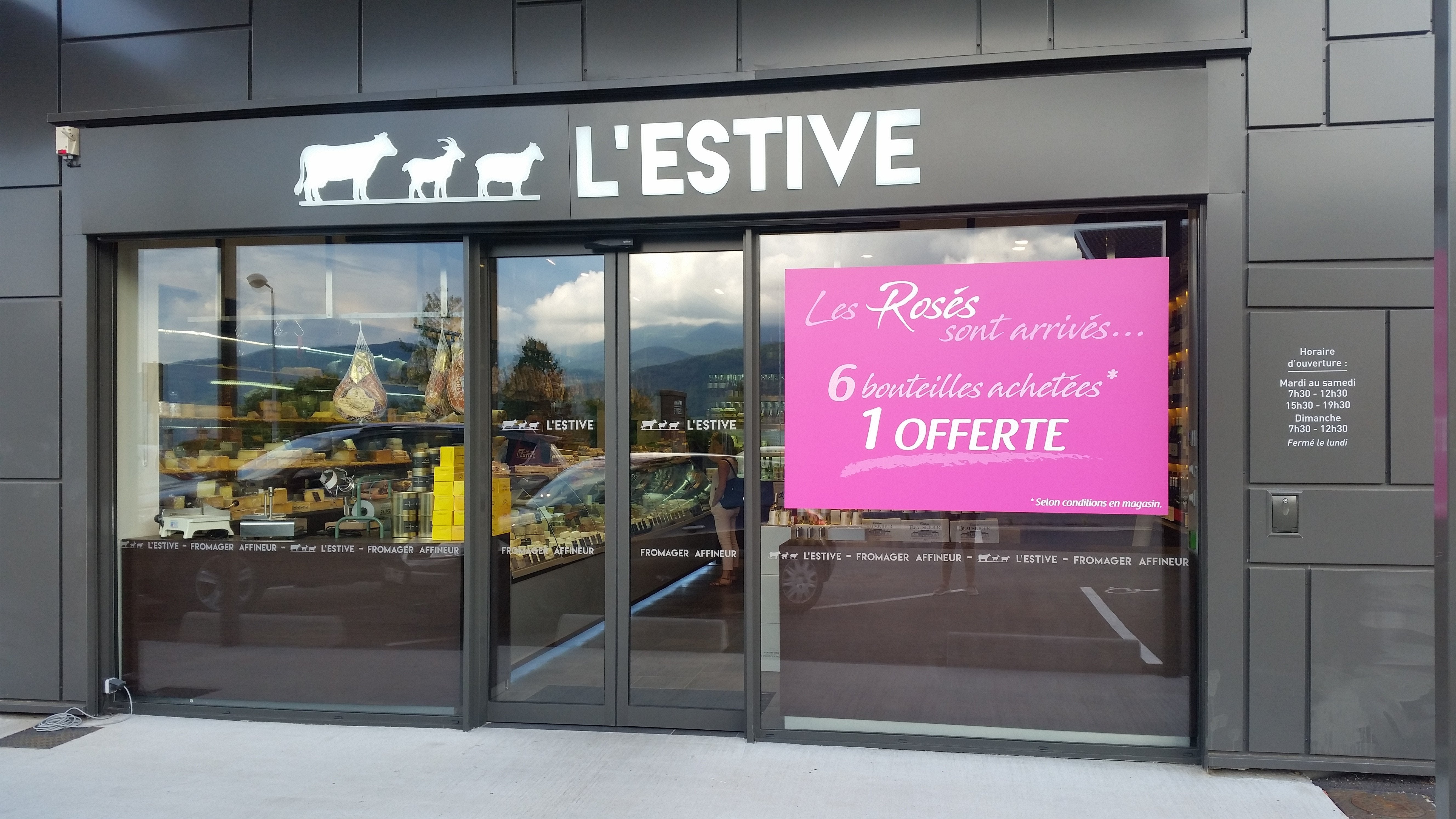 Un grand sticker vitrine pour... l'été !