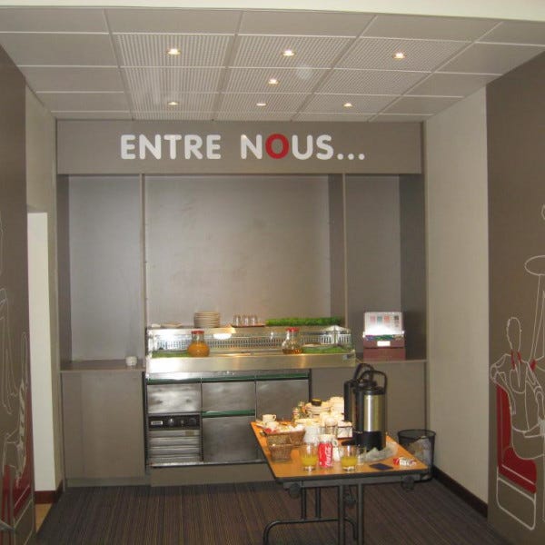 Lettrage Vinyl  habillage zone accueil Signarama Issy les Moulineaux- ISSY LES MOULINEAUX