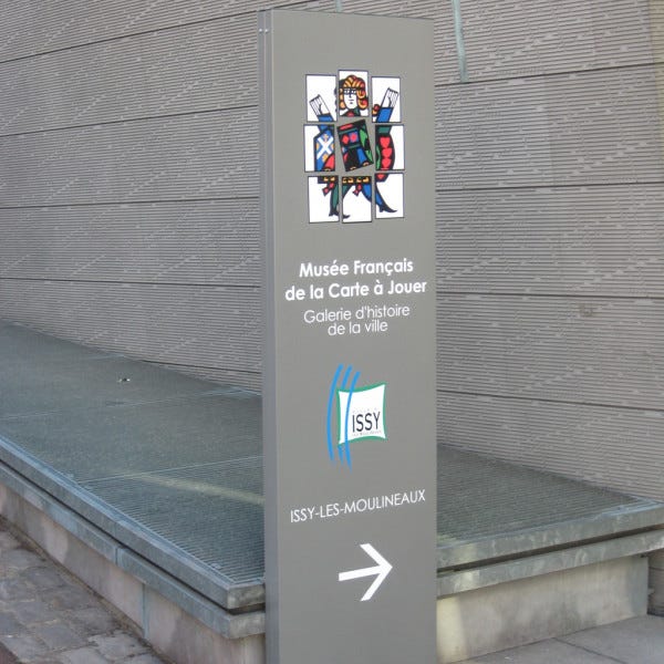 Totem en tole recto verso. Impression numerique, protection UV et abrasions Signarama Issy les Moulineaux- ISSY LES MOULINEAUX
