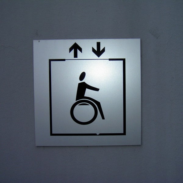 Signalisation obligatoire intérieure Plaque pour handicapé Signarama Issy les Moulineaux- ISSY LES MOULINEAUX