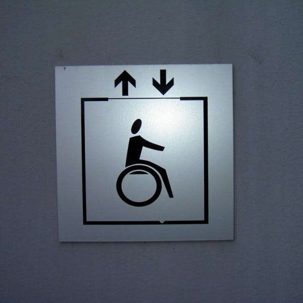 Signalisation obligatoire intérieure Plaque pour handicapé Signarama Issy les Moulineaux- ISSY LES MOULINEAUX