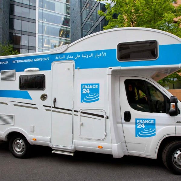 Habillage en vinyle de découpe et impression numérique pour opération événementielle tour de France)- ISSY LES MOULINEAUX