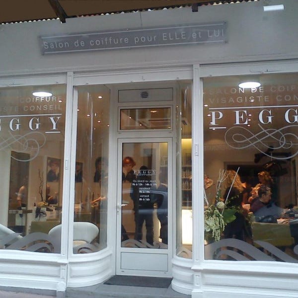 Création d'une identité visuelle mise en scène sur la vitrine. - CHATELGUYON