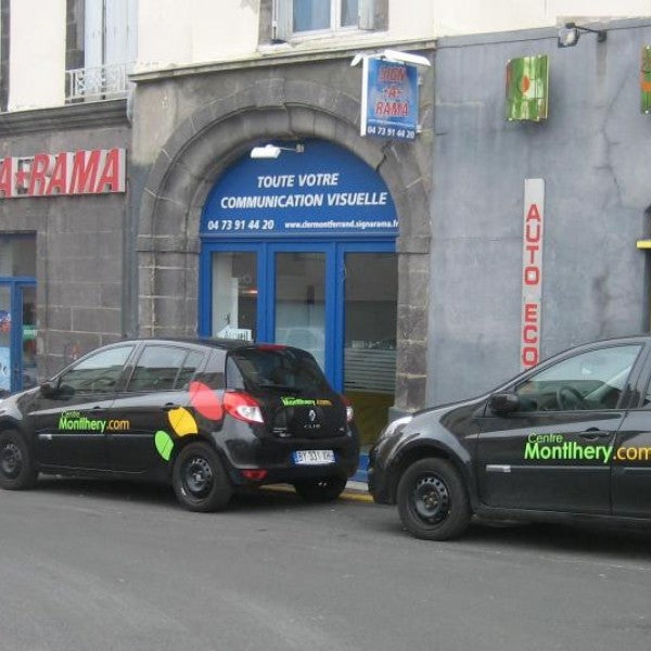 Marquage d'une flotte de véhicules. Une identité simple mais efficace pour être vu et reconnu au premiuer coup d'oeil.- CLERMONT FERRAND
