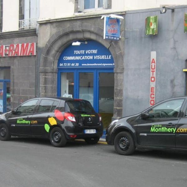 Marquage d'une flotte de véhicules. Une identité simple mais efficace pour être vu et reconnu au premiuer coup d'oeil.- CLERMONT FERRAND