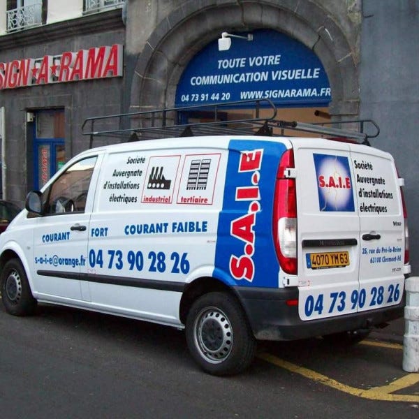Marquage utilitaire en adhésifs de couleur. Pour communiquer 24h/24- CLERMONT FERRAND