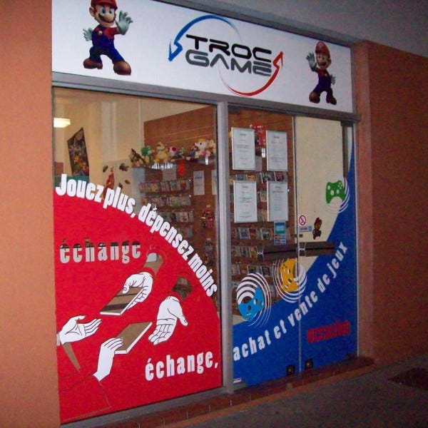 Décoration marquage en adhésif découpé pour mieux communiquer sur les services proposés- CLERMONT FERRAND