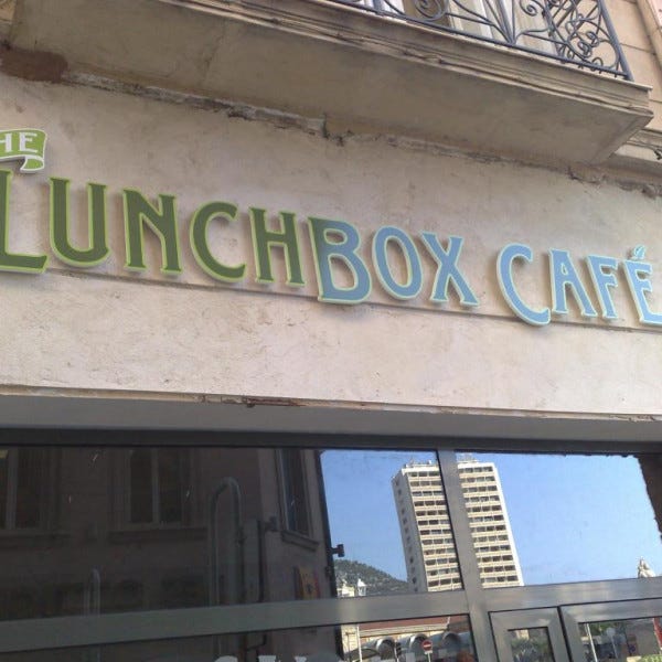 Enseigne en lettres découpées PVC et décoration adhésive - TOULON - VAR- TOULON