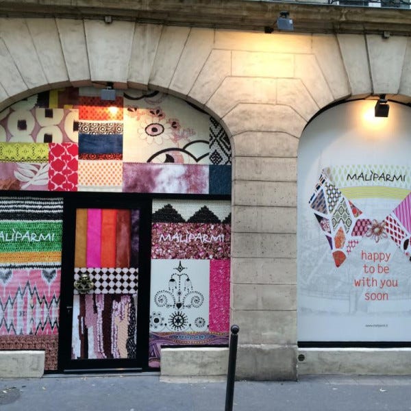 Visuels sur vitrines, décoration pré-ouverture- Saints Pères- PARIS 06