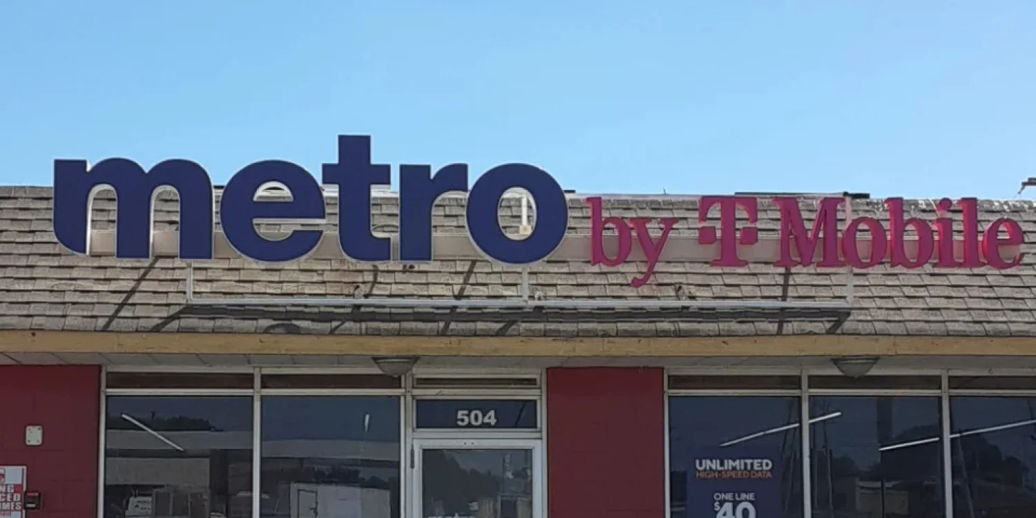 Illuminated & Lighted Signs