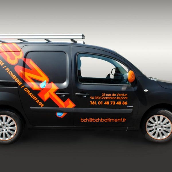 Covering vehicule utilitaire. Covering noir mat et flocage orange. Sérigraphie dans le Val de Marne, 94.- MAISONS ALFORT
