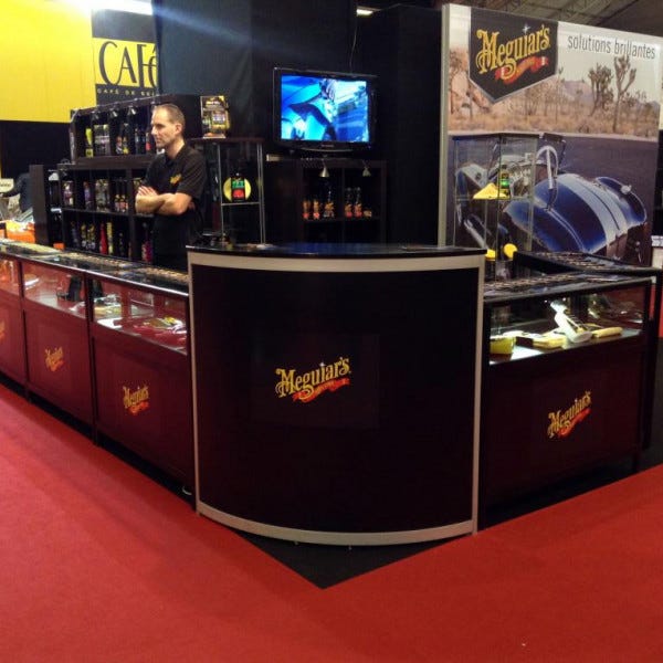 DECORATION STAND SALON Logo en vinyle imprimé Kits prêt à poser Signarama Versailles - NOISY LE ROI