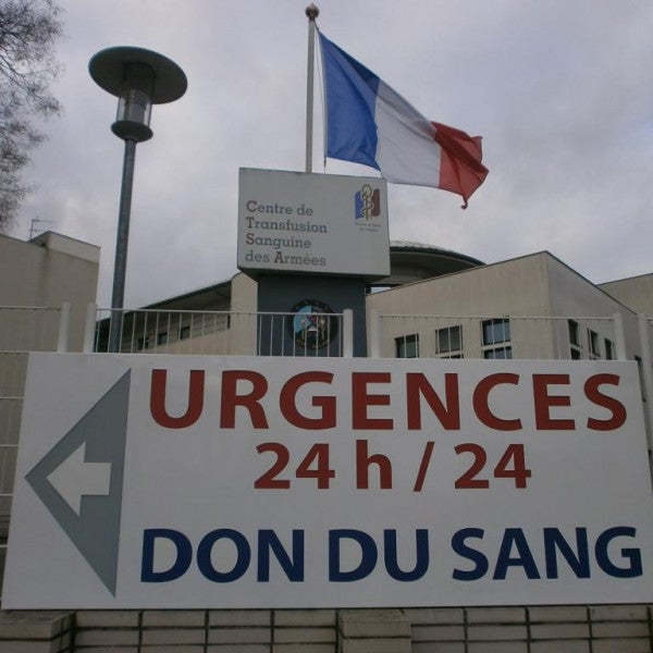 Caisson lumineux en tole ajourée. Eclairage par leds.- CLAMECY