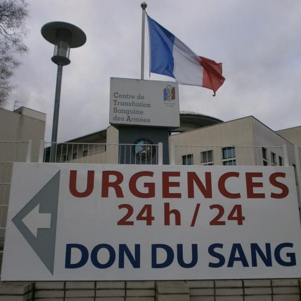 Caisson lumineux en tole ajourée. Eclairage par leds.- CLAMECY