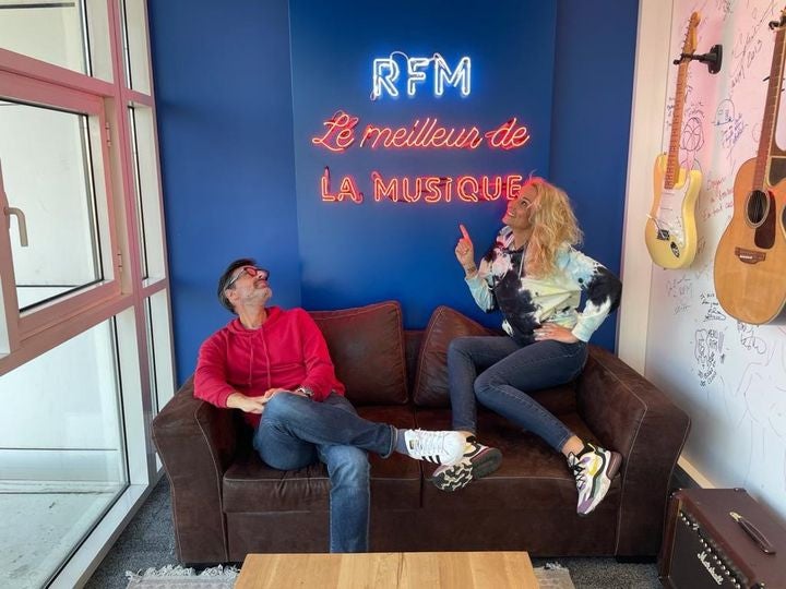 enseigne-neon-interieur-rfm-signarama-issy